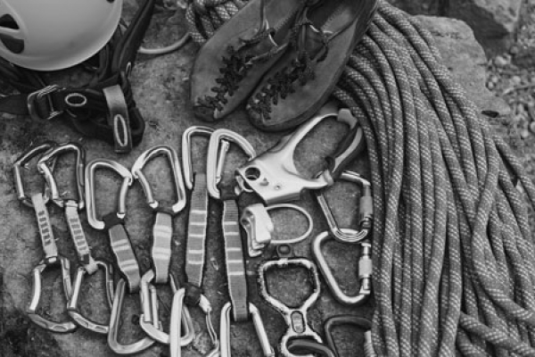 Curso de escalada deportiva de varios largos material mínimo necesario