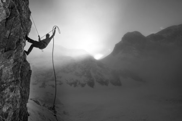 Curso de escalada deportiva de varios largos maniobras básicas